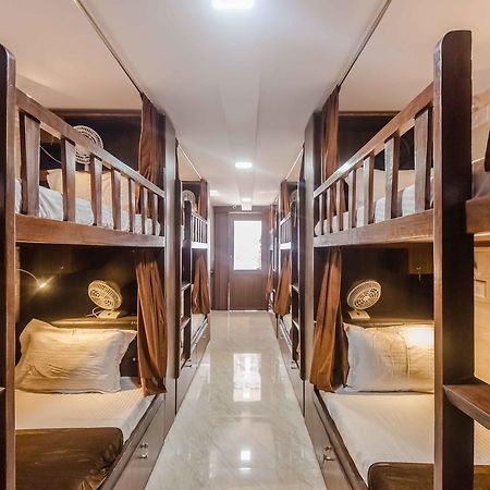 Awesome Dormitory - Men Only Bombay Exterior foto